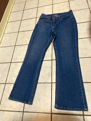 Riders by Lee Women's Bootcut Jeans 10P  Medium Wash Blue Denim  Petite 