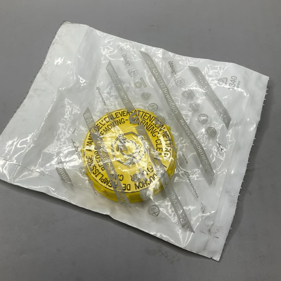 Tapa de depósito de cilindro maestro Mopar para Dodge Intrepid Chrysler 300M 04509683 Foto 4 de 4