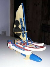 Gadget Topolino Disney - La Tiki Tiki Boat di Pippo Windsurf