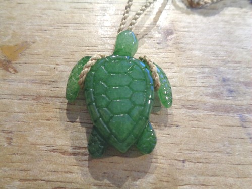 38MM HAND-CARVED GREEN JADE JADEITE HAWAIIAN HONU SEA TURTLE PENDANT NECKLACE - Picture 10 of 10