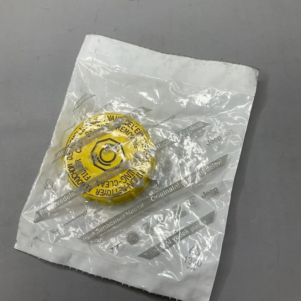 Tapa de depósito de cilindro maestro Mopar para Dodge Intrepid Chrysler 300M 04509683 Foto 3 de 4