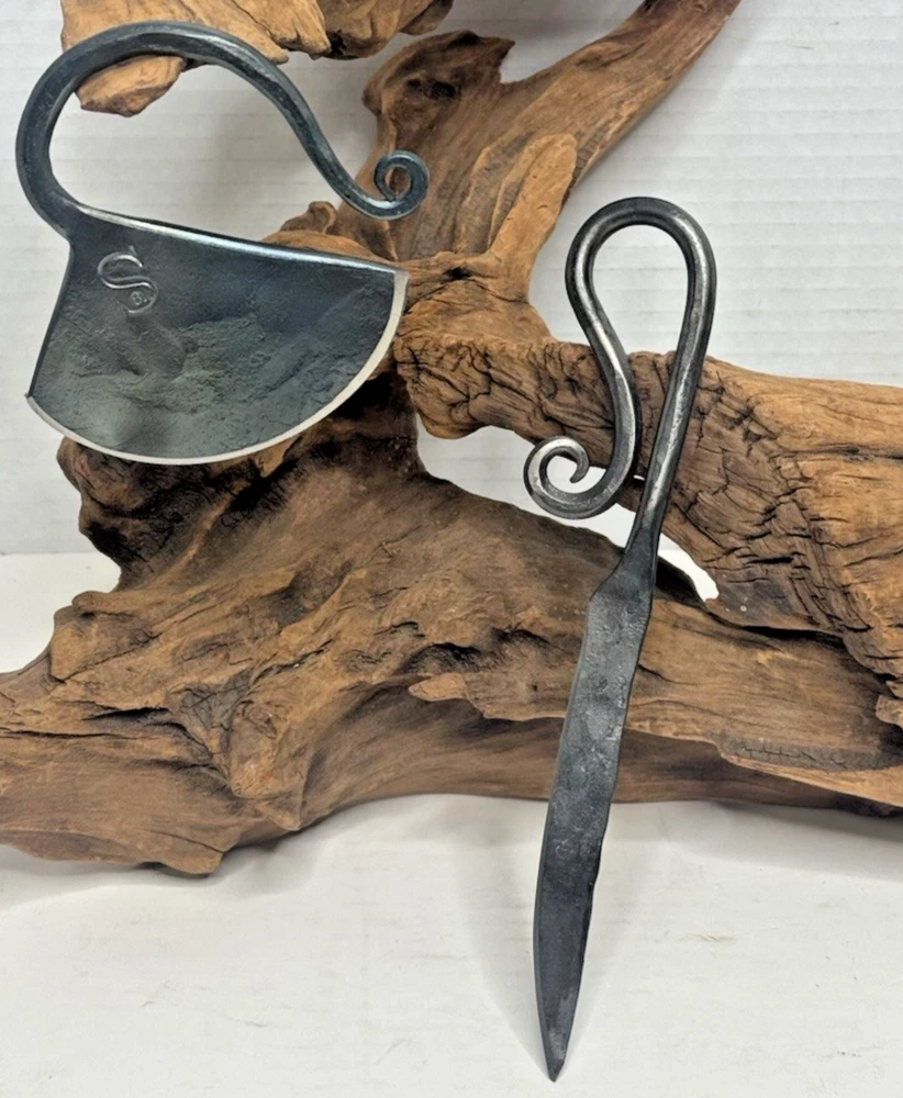 Knife herb chopper mezzaluna knife the Artisan bench Hand Forged
Opens in a new window or tab