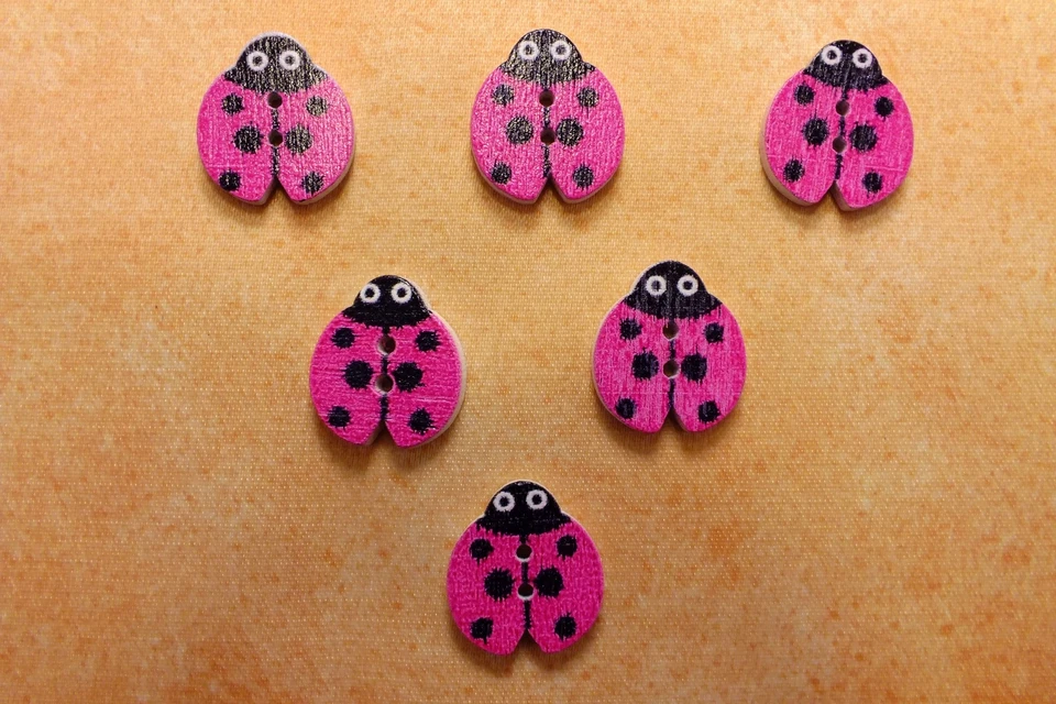LOT 6 BOUTONS BOIS : coccinelle rose fonçé 18*16mm - Photo 1/1