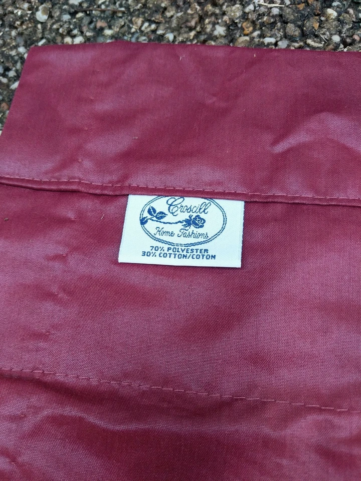 Cenefa de cortina brillante satinada borgoña roja lisa Croscill 84" x 17" de colección Foto 2 de 4
