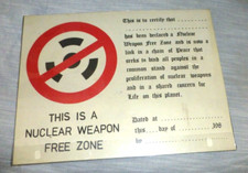 SIGNO DE COLECCIÓN ESTO ES UN ARMA NUCLEAR ZONA LIBRE PROLIFERACIÓN NUCLEAR AÑOS 80