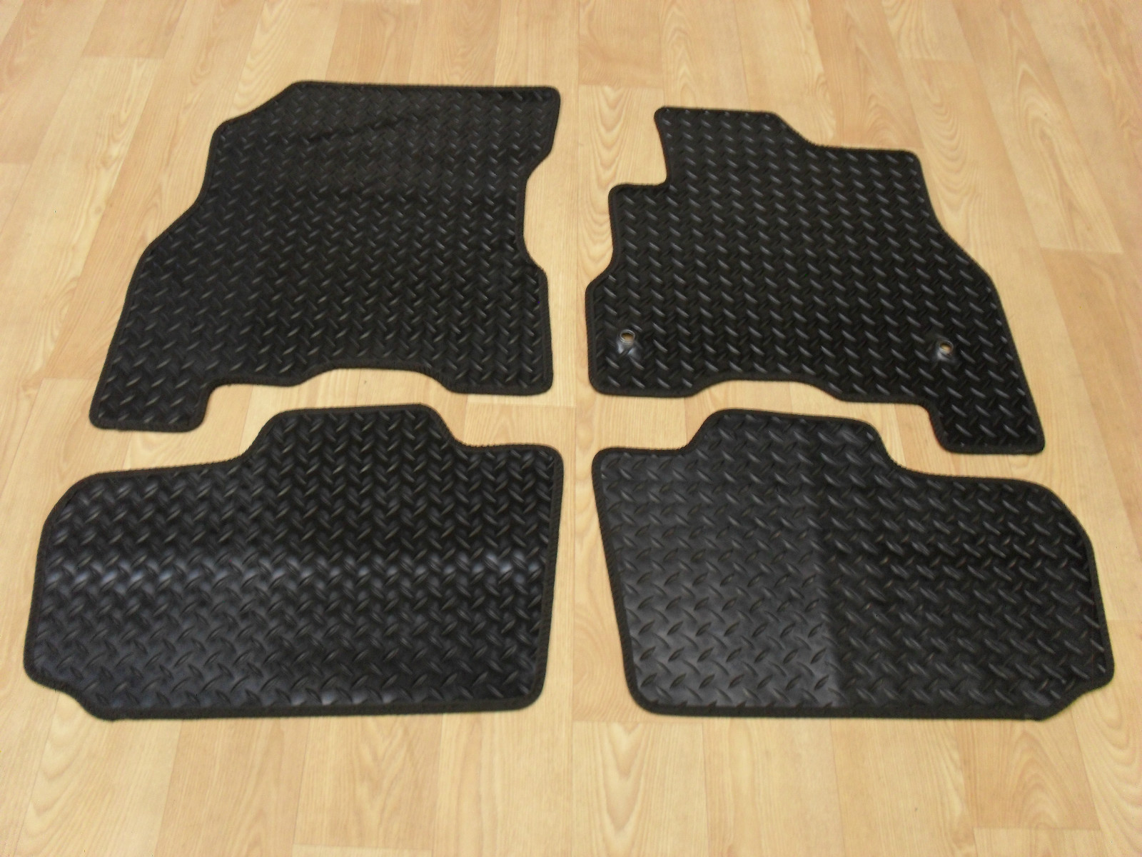 Car Mats for Nissan Leaf 2014-17 Tailored Fit RUBBER Car Mat Set in Black