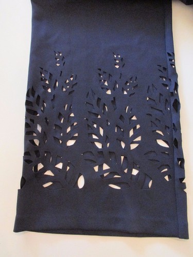NUEVOS CON ETIQUETAS PANTALONES EMMA MOHIONS TALLA 16 NEGROS CON DETALLE RECORTADO PARTE INFERIOR $109.00 - Imagen 6 de 11