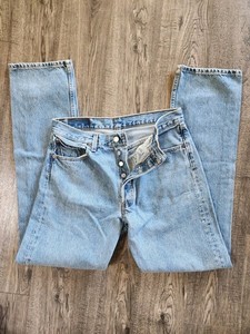 Vintage Levis 501 Jeans Men’s 33x34 distressed Light Wash Button Fly Denim 