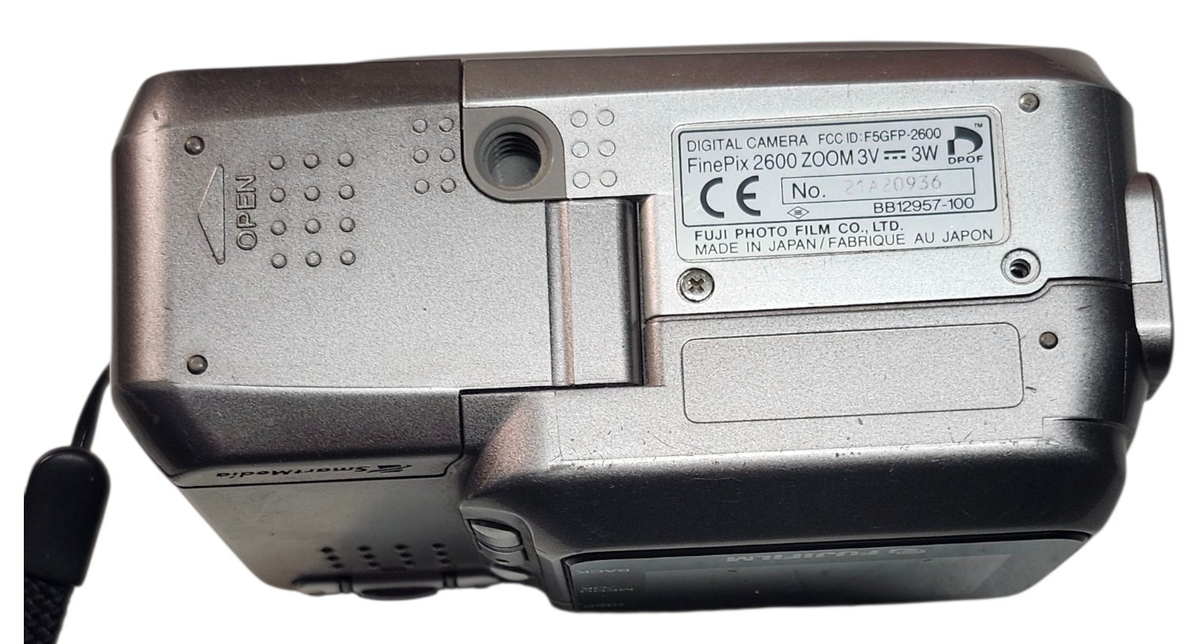 Fujifilm FinePix 2600 Zoom 3x Optical Zoom Portable Compact