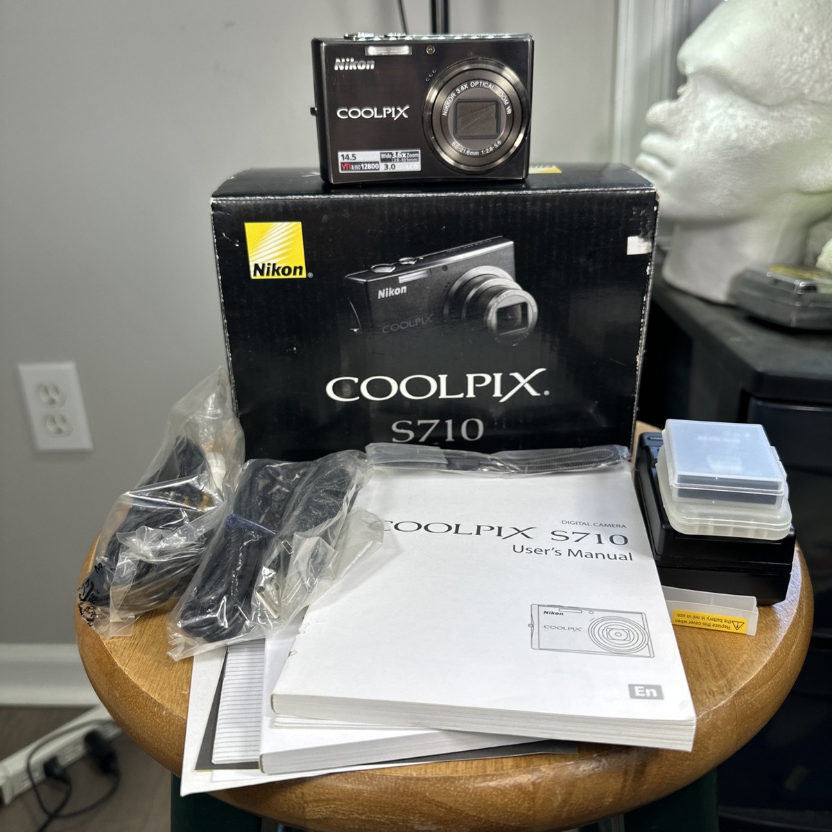 Nikon COOLPIX S710 14.5MP Compact Digital Camera Complete in Nikon COOLPIX S710 14.5MP Compact Digital Camera Complete in