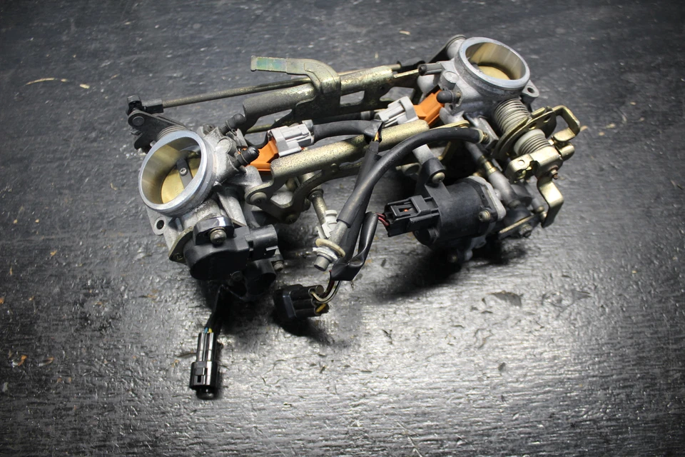 03-06 SUZUKI SV650 INYECTORES DE COMBUSTIBLE CUERPO ACELERADOR CUERPOS CON TPS 2003 04 05 06 2006 Foto 3 de 4