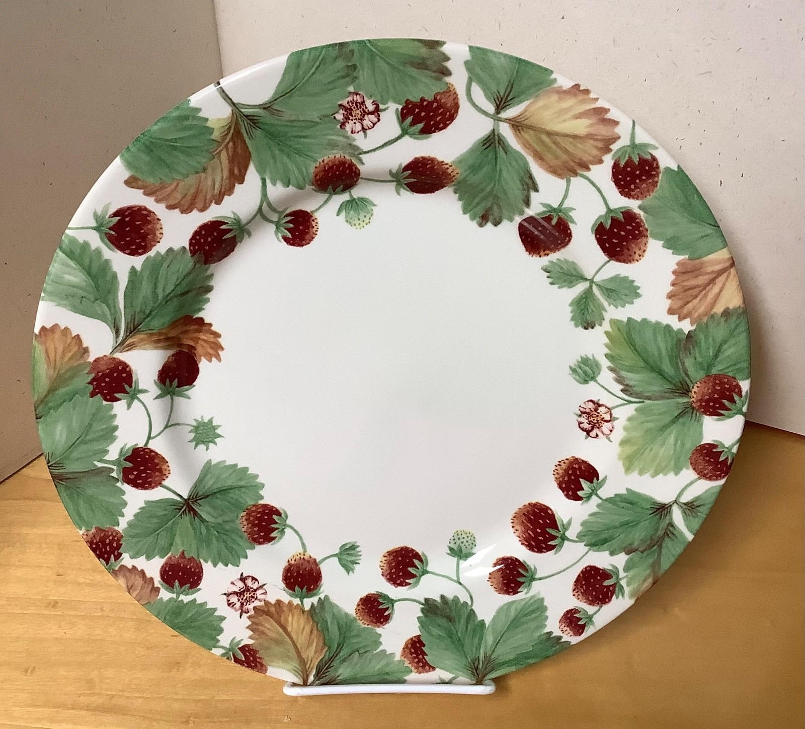 Royal Stafford Wild Berries Strawberry  Dinner Plate 11