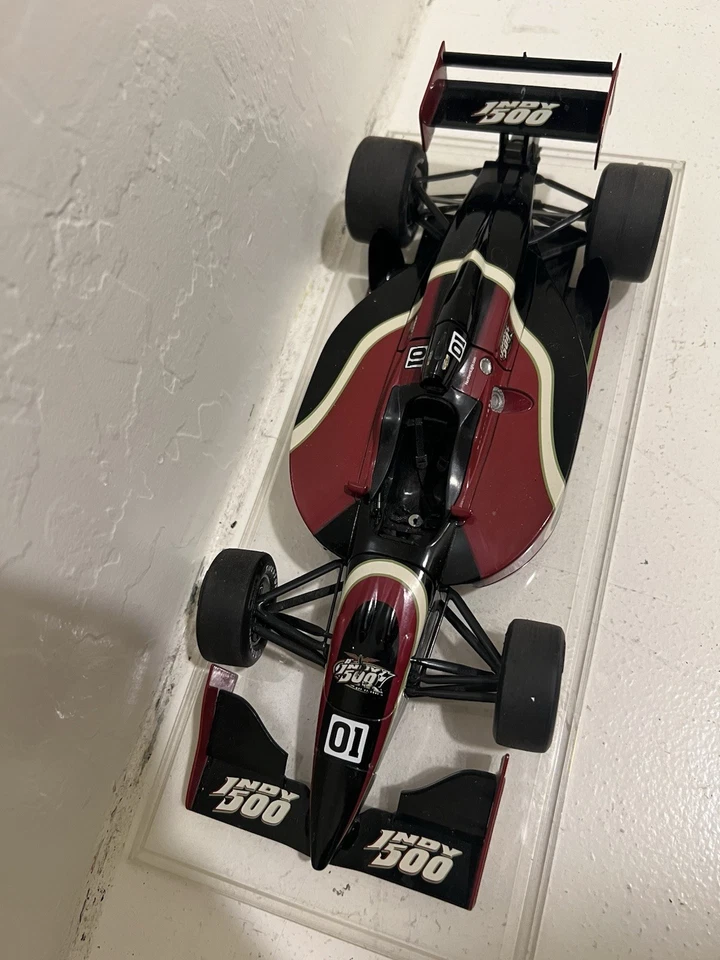 2001 Indianapolis 500 85th Running Event 1:18 Diecast Limited Edition 1/834 - Image 3 of 4