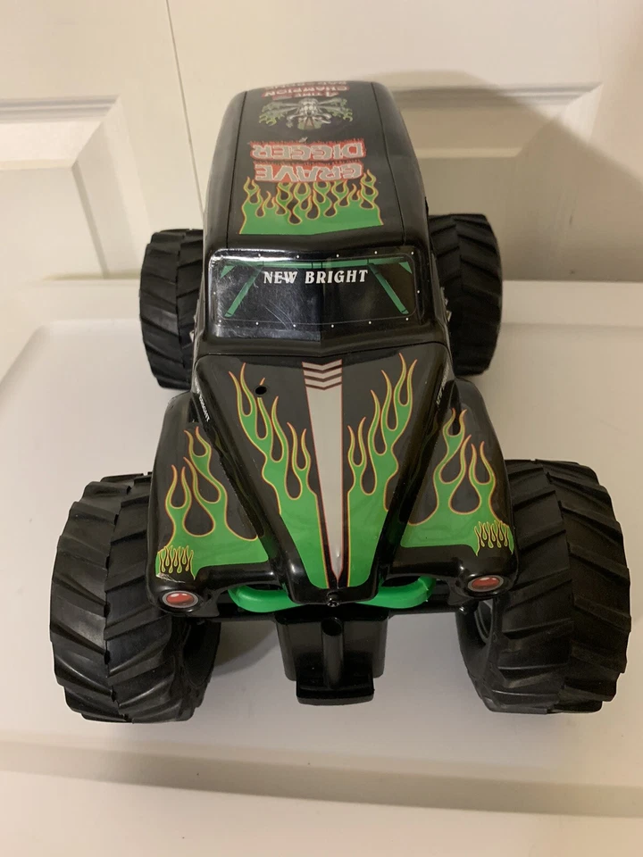 Nuevo camión excavador de tumbas Monster Jam brillante 1:10 RC 9,6 V sin oruga remota raro Foto 4 de 4