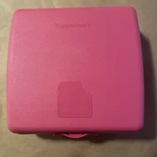 Tupperware Pink SANDWICH KEEPER #3752 Square Locking