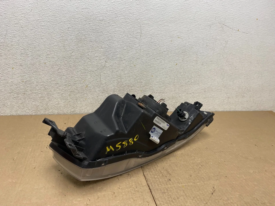 Faro lateral derecho pasajero Mitsubishi Galant 2002 a 2003 TYC M5880 DW Foto 4 de 4