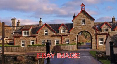 FOTO MAINS OF TAYMOUTH KENMORE JETZT SELBSTVERSORGER-HÜTTEN. THE RED IS A NICE C