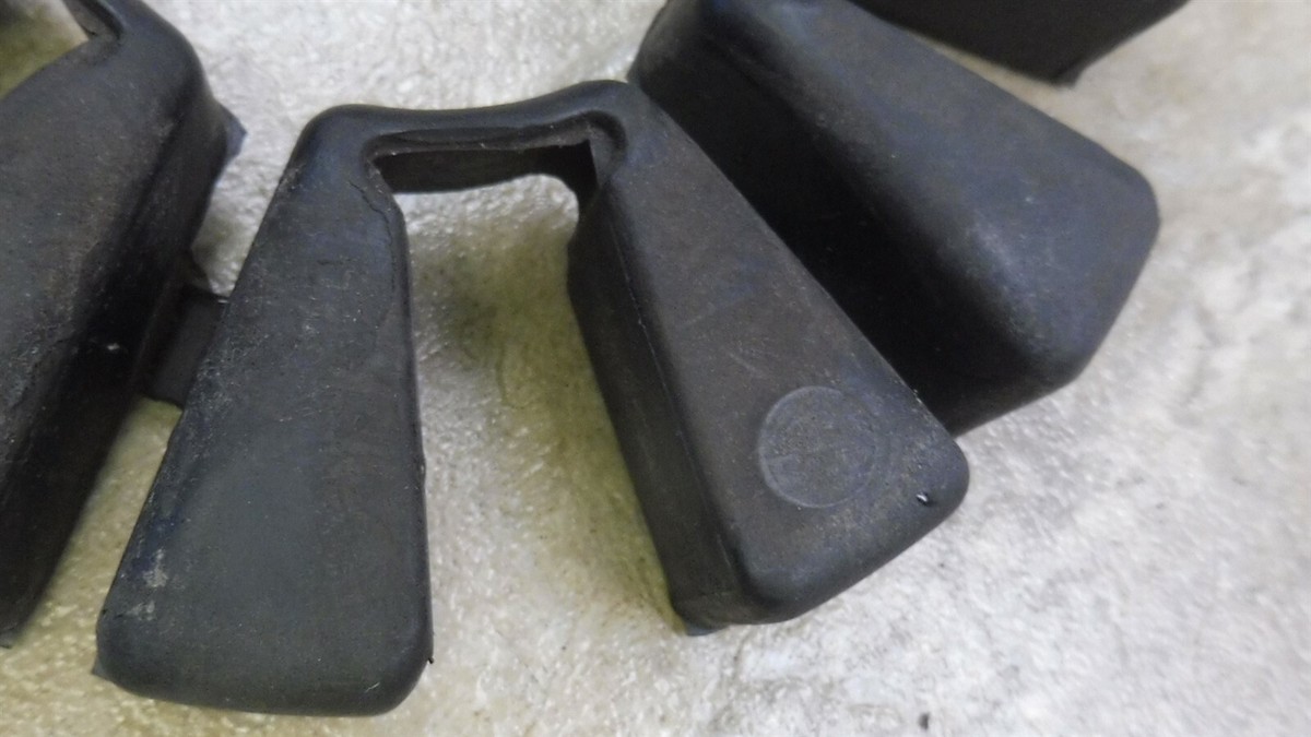 1985 Kawasaki ZX900 Ninja K238-1) rubber rear wheel dampers