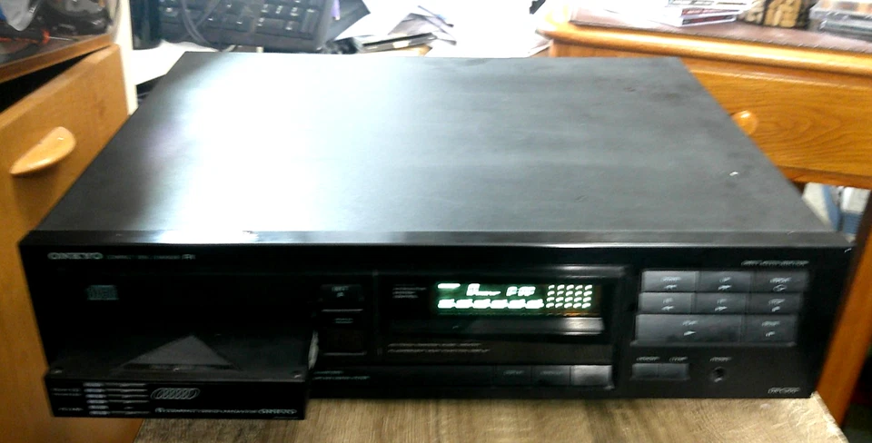 Onkyo DX-C300 CD 6 Multi Compact Disc Changer with REMOTE and Cartridge - Image 2 of 4