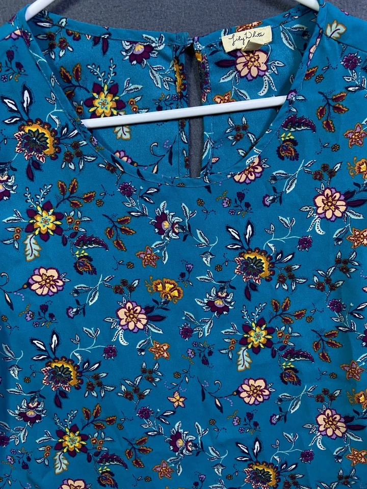 Lily White Womens Floral Short Sleeve Blouse Size Large Blue Top Semi Sheer EUC! - Image 2 of 4