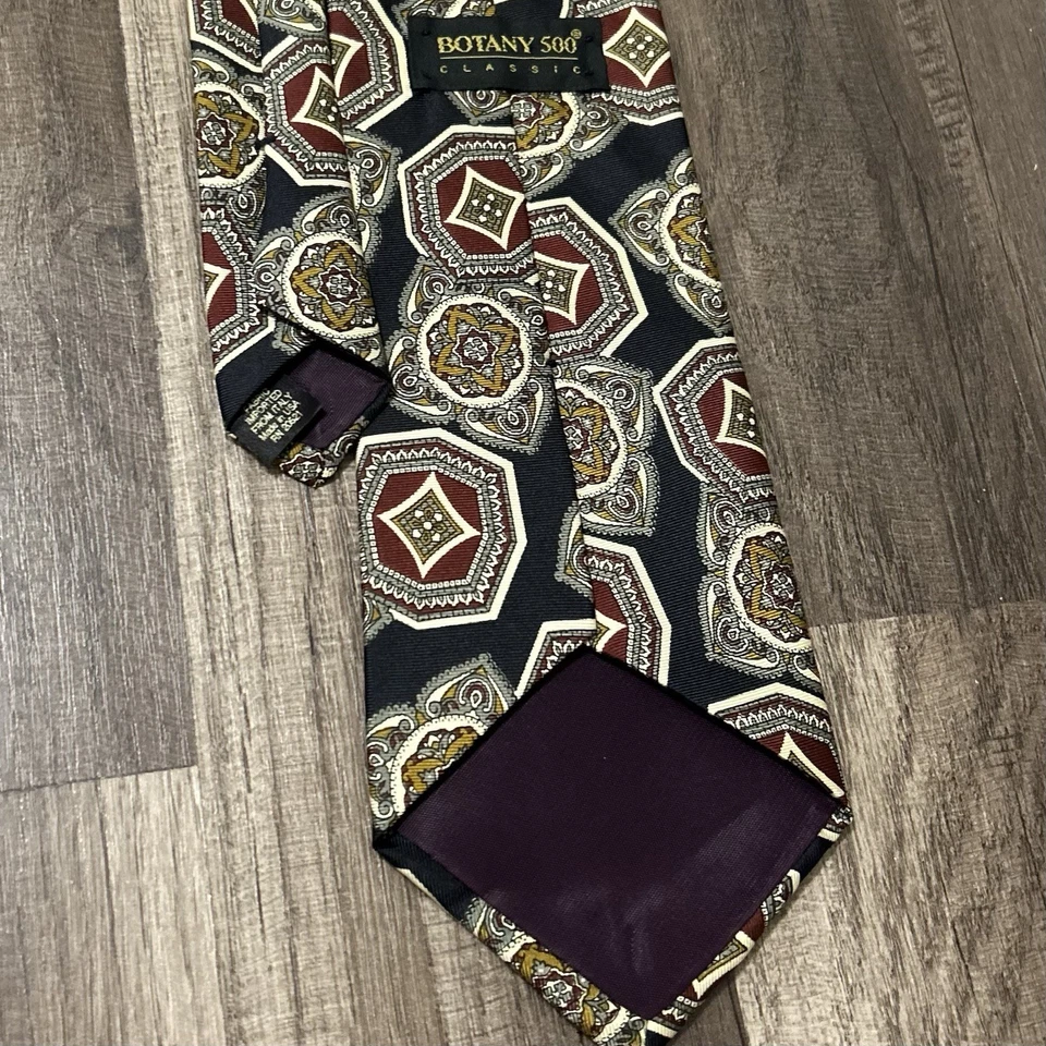 Corbata Botany 500 Para Hombre 100% Seda EE. UU. Granate Negro Dorado Abstracto Academia Formal Foto 4 de 4