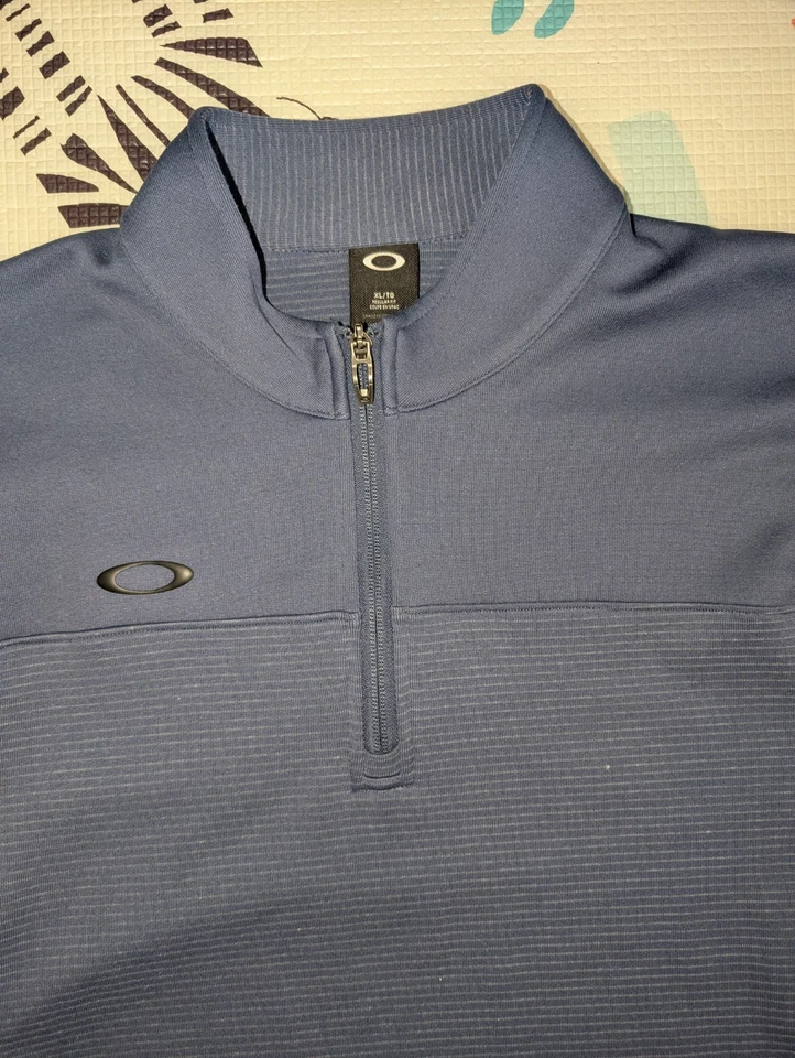 Oakley • Men's Gridlock 1/4 Zip Pullover Sweatshirt Large XL Blue  - Image 2 of 4