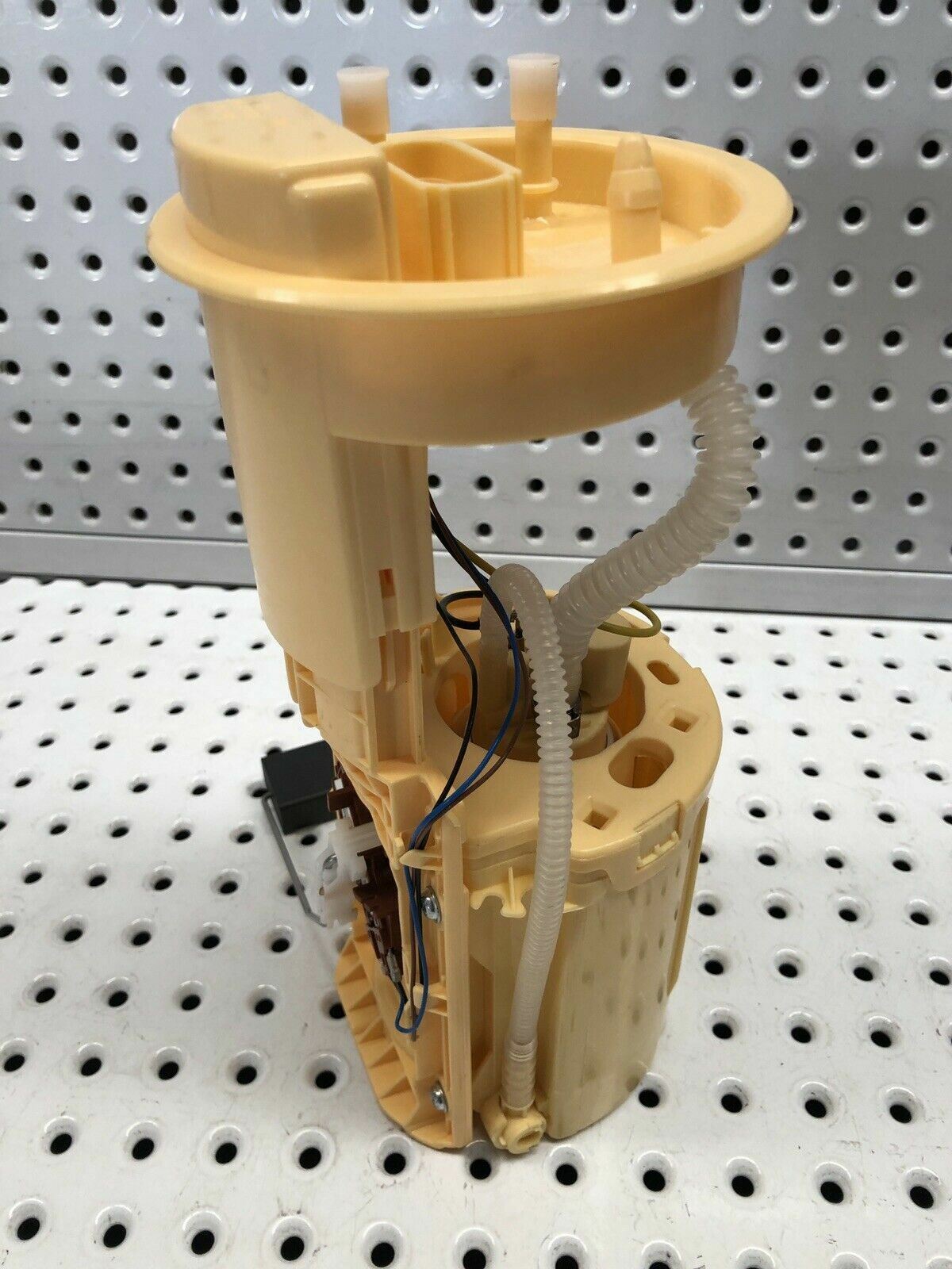 GENUINE QUALITY FUEL PUMP ASSEMBLY VW CADDY 1.9 TDi 2K 200611/2010 1