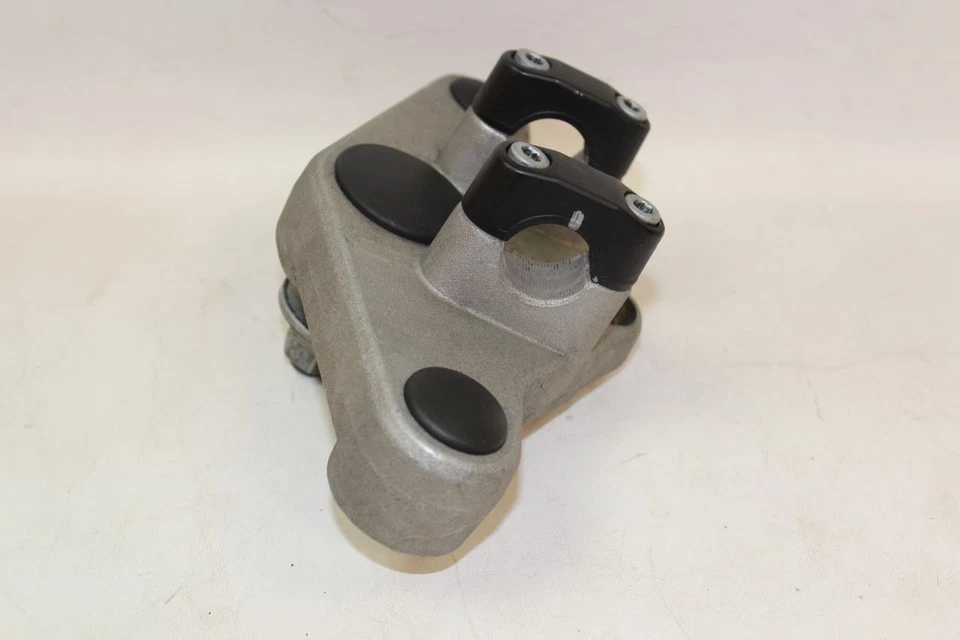 BMW K1200LT 2007 Upper Triple Tree Yoke Clamp - Image 4 of 4