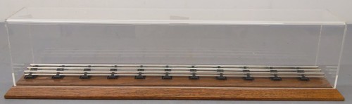 O Gauge Acrylic Display Case With Track 29 1/2" EX