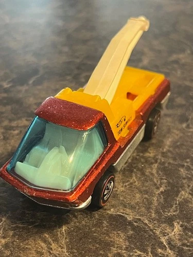 Hot Wheels Redline Heavyweight 1969 Red Tow Truck (HK) White Int,Badge,No Hook