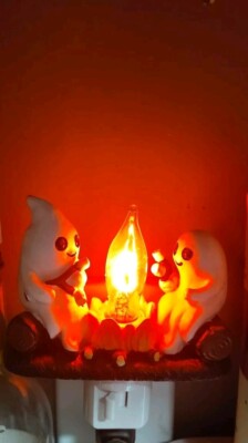 1PCS Ghost Campfire Flickering Nightlight-2 Ghosts Roasting Marshmallows at Camp
