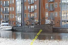 Photo 6x4 Lowestoft Sailing Trawler Gloucester Keewaydin, seen here in Gl c2015
