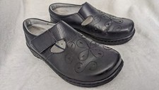 Klogs Footwear Women  s 9 med Brisbane Black Leather Slip Resistant Clogs Shoes