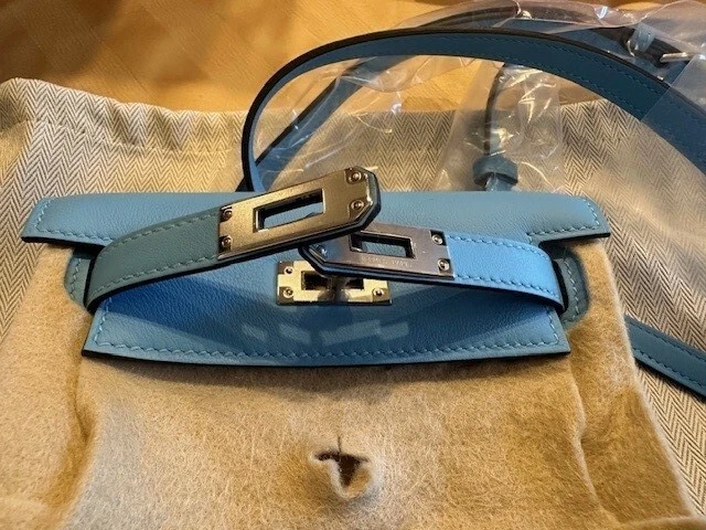 Hermes Kelly Jump Celeste Cuero Swift Azul (Nuevo en Caja - Juego Completo) Foto 4 de 4