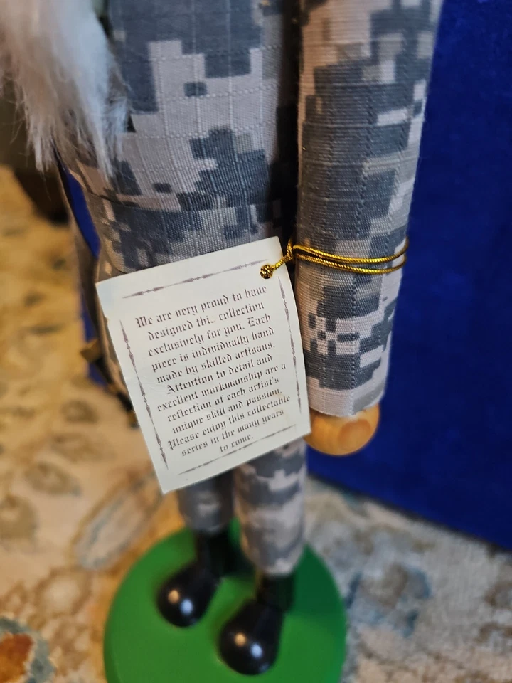 美国陆军迷彩士兵 2010 木制胡桃夹子 14 英寸高限量版 — 第 4/4 张图片