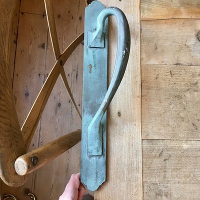 GRÜNSPAN einzelner großer massiver Messing Türgriff Vintage aufgearbeitet Ausschlachten