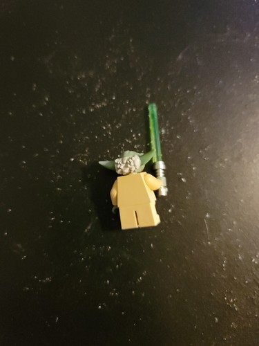 LEGO Star Wars Yoda Clone Wars minifigure (75002) With Light Saber - Picture 2 of 2