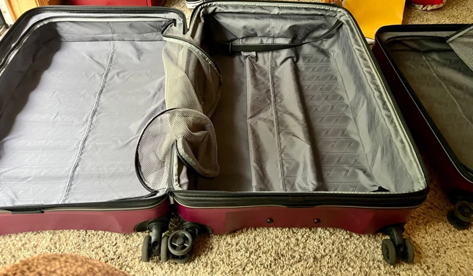 Bagagem Samsonite cor rosa 3 peças capa dura, 1 cinza sem marca pequena bagagem de mão. - Imagem 3 de 4