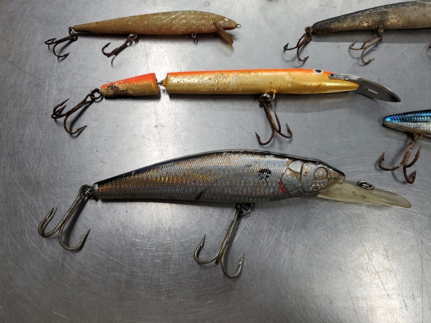 Lot of 12 Used Striper Saltwater Plugs Lures Poppers Divers - Image 2