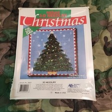 VINTAGE NEW NATURA 3-D NEEDLRY CHRISTMAS TREE LATCH HOOK YARN KIT 14"x14"