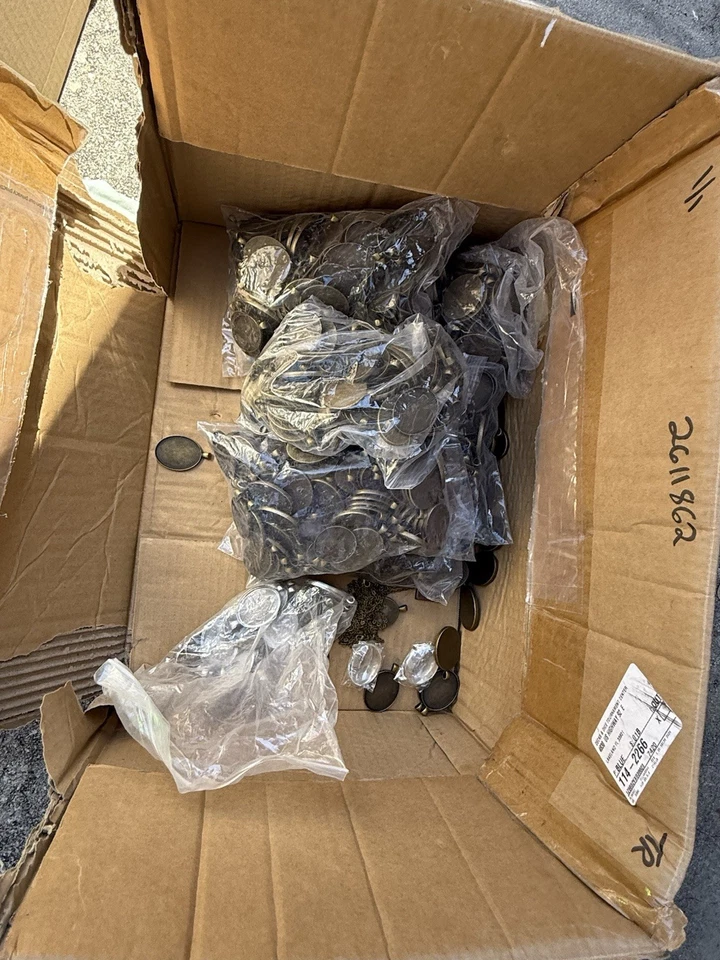 Gran Lote de Cabujones y Bandejas y Collares de Vidrio Más de 3500 Piezas BONITA Joyería Foto 3 de 4