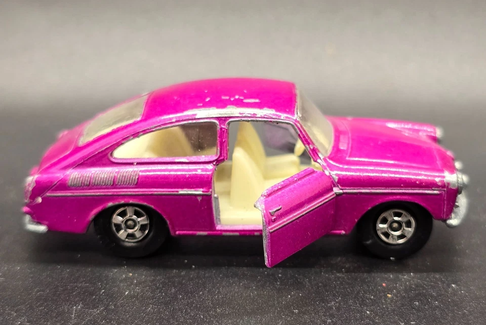 LESNEY MATCHBOX SUPERFAST NO. AÑOS 70 67 VOLKSWAGEN 1600TL DIECAST MAGENTA Foto 3 de 4