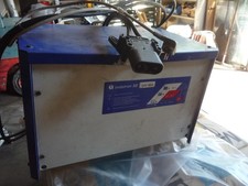 GABELSTAPLER-STAPLER-BATTERIE-LADEGER&Auml;T INDATRON-24 Volt -- 80 Amp