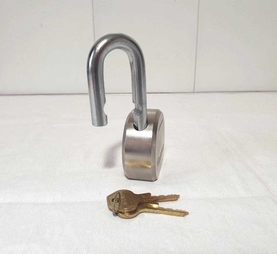 Lucchetto Master Lock 930DPF massiccio in acciaio usi industriali 2 chiavi - Immagine 4 di 4