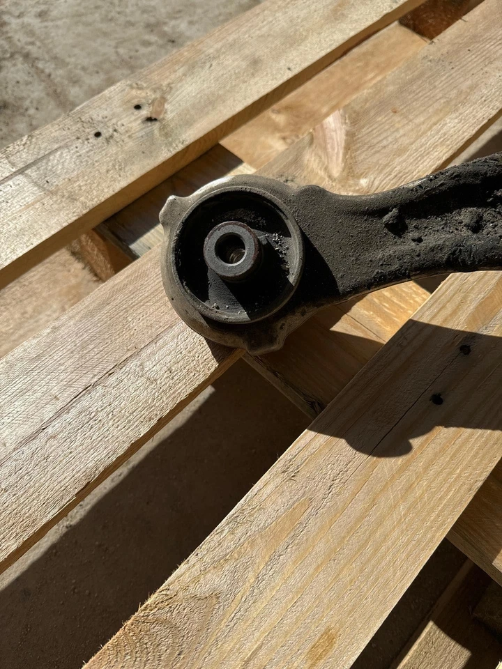 Montaje de rodilla derecha Nissan Altima 07 Foto 4 de 4