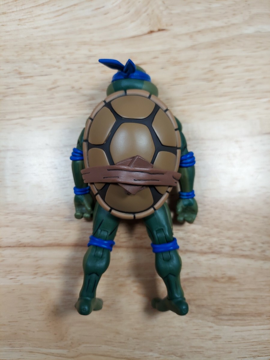 NECA TMNT Cartoon Leonardo Action Figure From Leo Vs