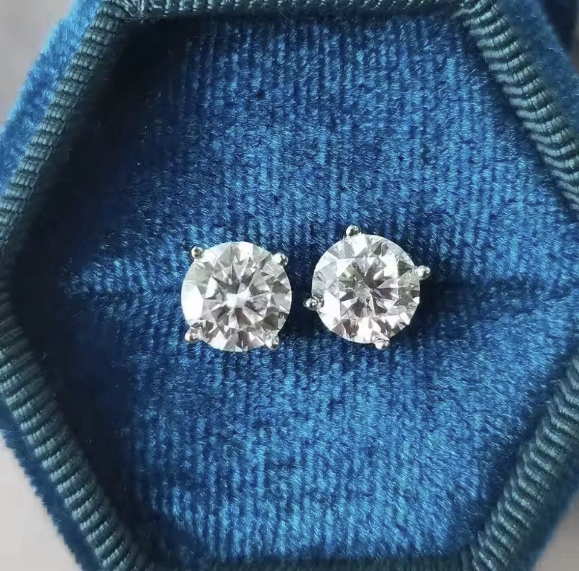Pendientes de oro blanco de 1 quilate prueba de diamantes creados en laboratorio VVS1/D/Excelente