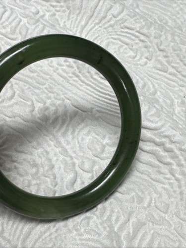 Natürlicher, Typ A unbehandelter burmesischer Jadeit Armreif. Handgeschnitzt. - Bild 4 von 14