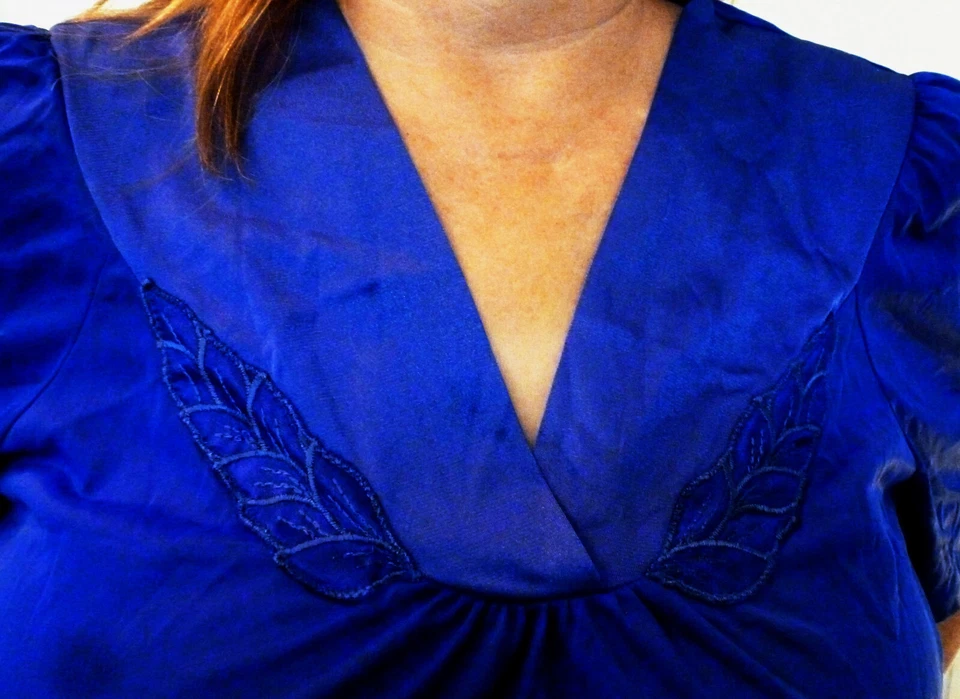 VASSARETTE VTG ELEGANT PURPLE NYLON EMBROIDERED SATIN COLLAR NIGHTGOWN L XL EVC - Image 2 of 4