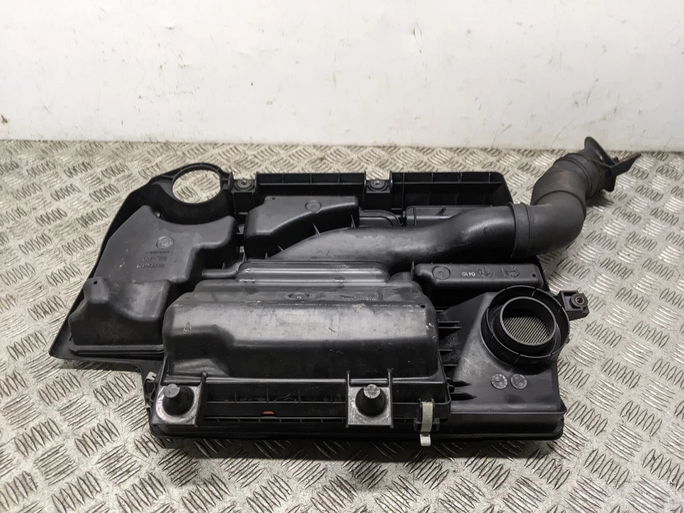 Suzuki Sx4 Aerio Mk1 2010-2011 Air Intake & Filter - Image 4 of 4